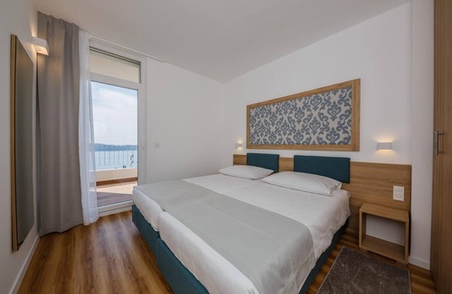 Seget Donji Hotel | Hotel Medena Block A