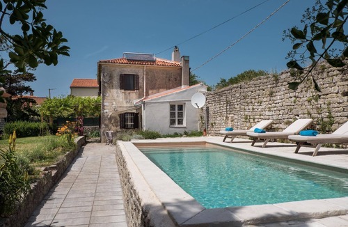 Mali Losinj House | House in Osor with Furnished Terrace