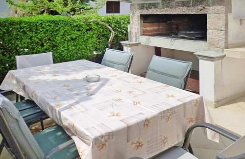 Starigrad Apartment | House in Starigrad near Paklenica Park