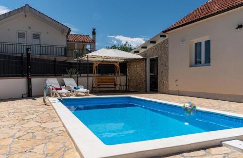 Skradin House | House Mirakul near Krka with Private Pool