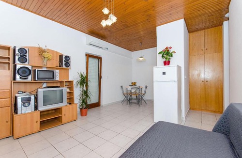 Kneza House | House Petar