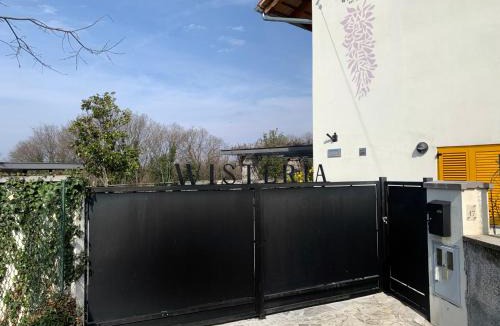 Miren-Kostanjevica Apartment | House Wisteria
