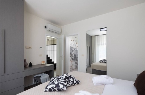 Gulici Villa | House with heated pool, garden and private parking in Poreč.