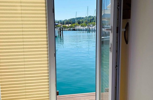 Piran Boat Rental | Houseboat Lavender with AC and Hot Tub in Portorož