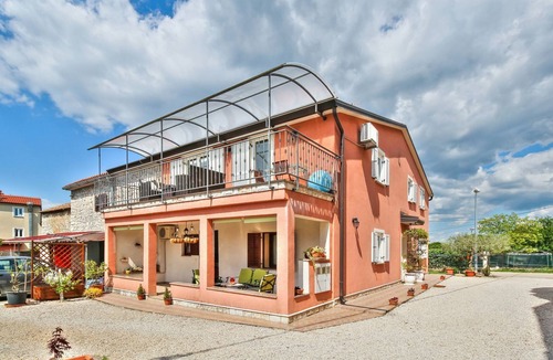 Đuba Apartment | Idyllic flat just 500 metres from the beach with sunbathing lawn and barbecue