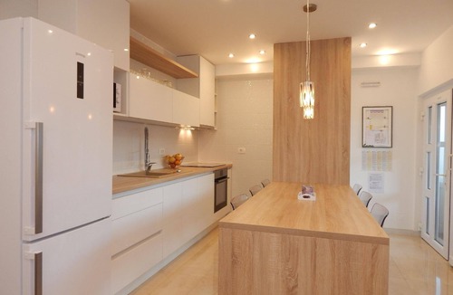 Vinisce House | Idyllic, modern holiday flat right by the sea