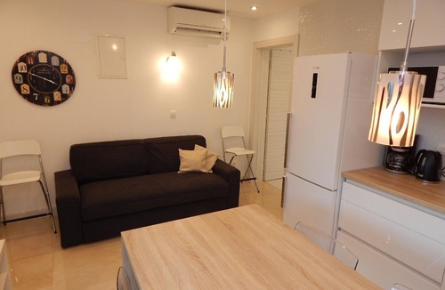Vinisce House | Idyllic, modern holiday flat right by the sea