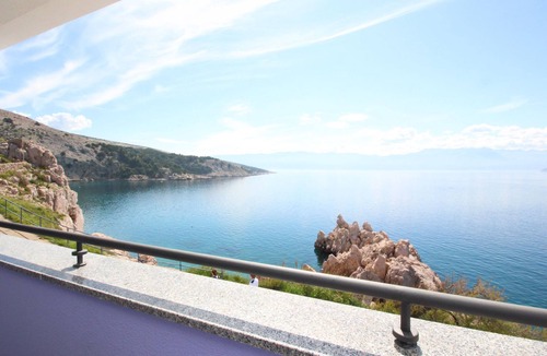 Baska Apartment | in Baška mit Eigenem Balkon by Interhome