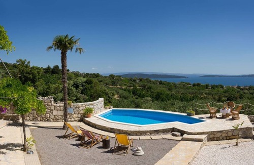 Kastela House | in Kaštel Lukšić mit großer Terrasse und Bergblick by Interhome