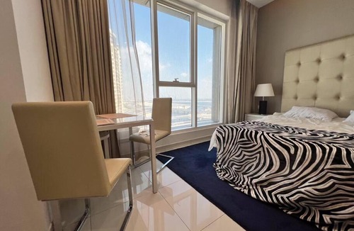 Downtown Dubai Apartment | In Vogue Live On the Canal in Business Bay