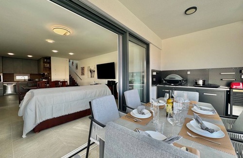 Milcetici House | Infinity Haven Residence – Holiday home with pool & outdoor gym