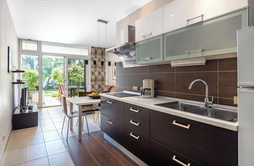 Banjol Apartment | Jacuzzi Retreat in Banjol