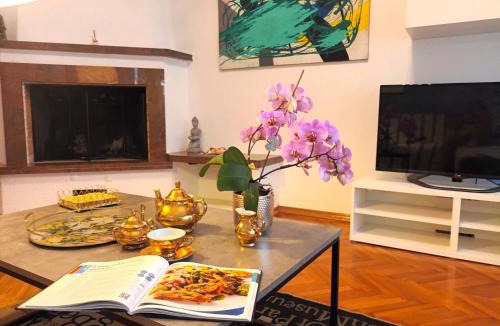 Sarsoni Apartment | Jane's Garden