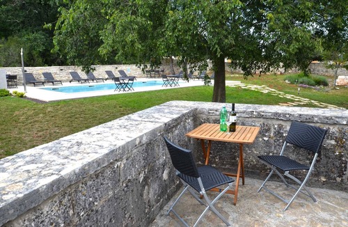 Golas Apartment | Juraga room 4 with shared pool