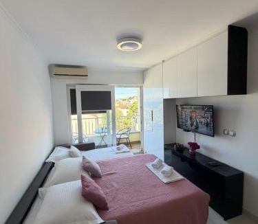 Donja luka Apartment | Just Steps to Sea Makarska