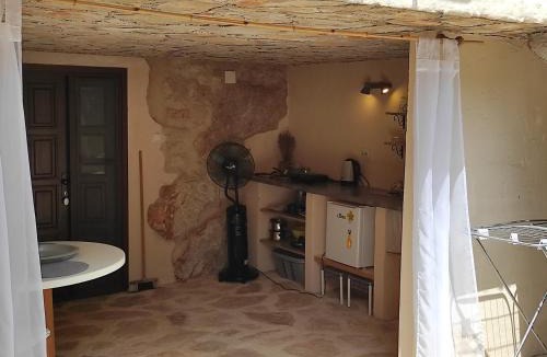 Vrisnik Apartment | Kameni zid