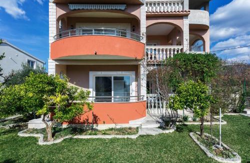 Kastel Stafilic Apartment | Kastela Agneza Apartment near the Beach
