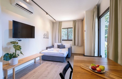 Kfar Masaryk House | Kibbutz Kfar Masaryk Country Lodging