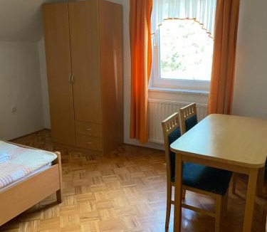 Bloke House | KMETIJA KNAVS