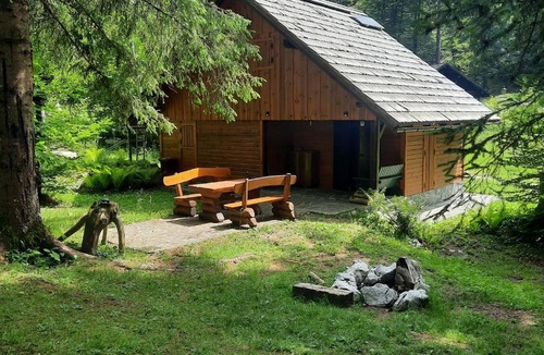 Bled Apartment | Koča v gozdu, Forest house near Bled