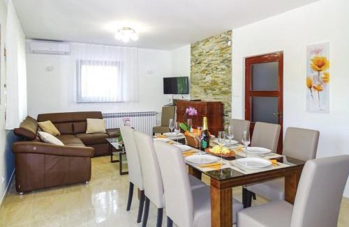 Metlika House | Kolpa Paradise Jacuzzi & Sauna - Happy Rentals