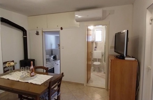 Zrnovnica House | Kuča na rjeci s velikim vrtom I pogledom na planine,3km od mora - Split 10km.