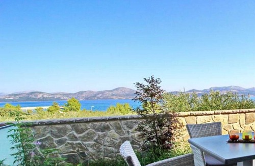 Drace Apartment | Kula Fancy Apartments - One-Bedroom Apartment with Terrace Ground Floor A1