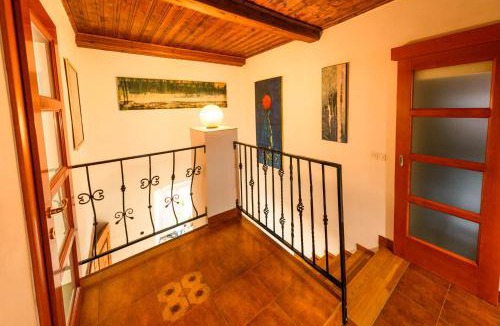 Dane House | LAAS ART GALLERY
