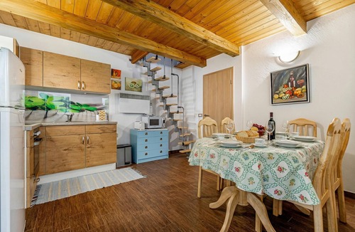 Moravske Toplice Ski Chalet | Ladybug House Nature Retreat w/Jacuzzi, Fokovci, Slovenia