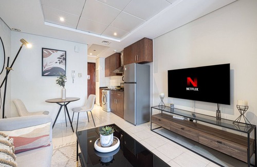 Jumeirah Lake Towers Apartment | Lake View Studio near Marina with Pool, Sauna and Gym