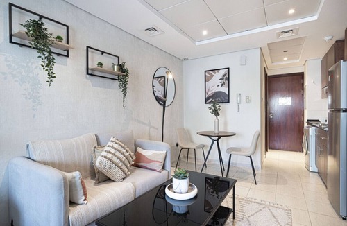 Jumeirah Lake Towers Apartment | Lake View Studio near Marina with Pool, Sauna and Gym