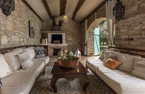 Visnjan Bed & Breakfast | Le Château B&B