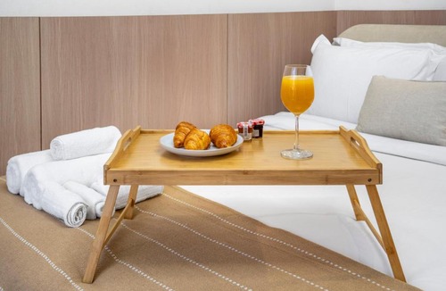 Dubai Apartment | Livin' Holidays - Studio - Stylish Stay in Azizi