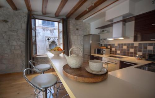 Cove Tri Zala (Zrnovo) Apartment | Loft in Ismaelli Palace Korcula