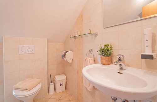Zerovnica Hotel | Logar Farm Stay near Lake Cerknica - R3, Grahovo, Slovenia