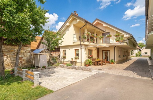 Zerovnica Hotel | Logar Farm Stay near Lake Cerknica - R1, Grahovo, Slovenia