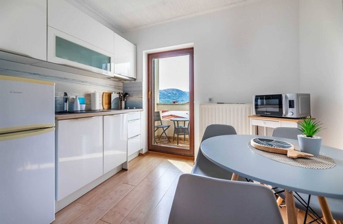 Baska Apartment | Lori Blue - Charming vacation for couples with a sea view 🌊