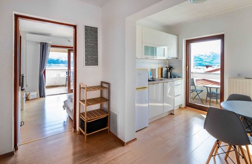 Baska Apartment | Lori Blue - Charming vacation for couples with a sea view 🌊