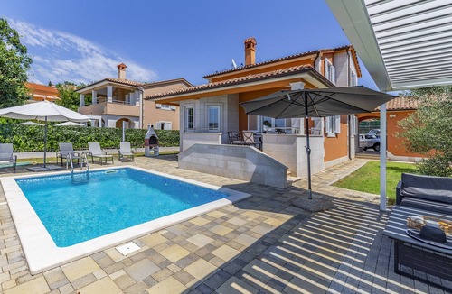 Valdebek Villa | Lotus Elite Villa with Pool & Jacuzzi 2