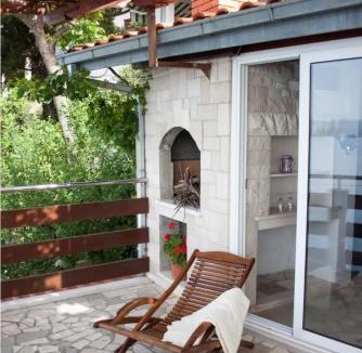 Marusici Apartment | Love intimate nest on the beach for 2, free parking at the house
