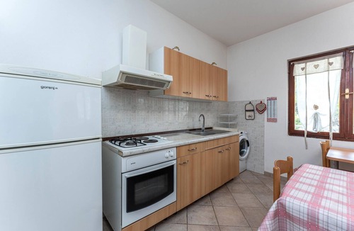 Turanj Apartment | Lovely apartment in Sveti Filip i Jakov with WiFi