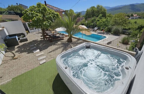Donji Prolozac Apartment | Lovely apartment with private pool, WIFI, A/C, hot tub, TV, terrace, pets allowed and panoramic .