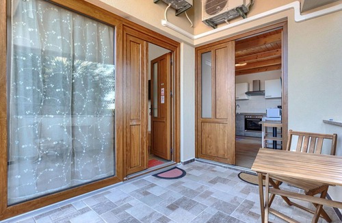 Lovrecica Apartment | Lovely apartment for 2 guests with A/C, WIFI, TV and terrace