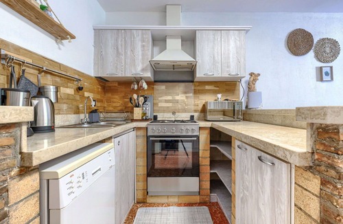 Sosici Apartment | Lovely apartment for 3 guests with WIFI, A/C, pool, TV, terrace and pets allowed