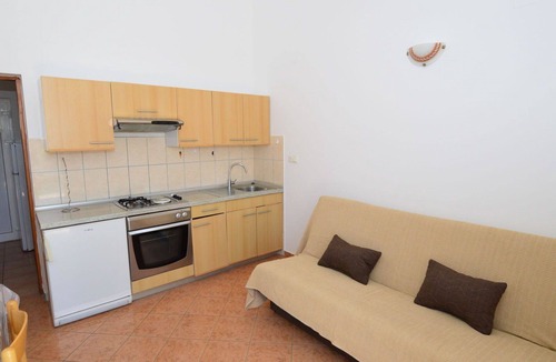 Vrbanj Apartment | Lovely apartment for 3 people with WIFI, TV and balcony