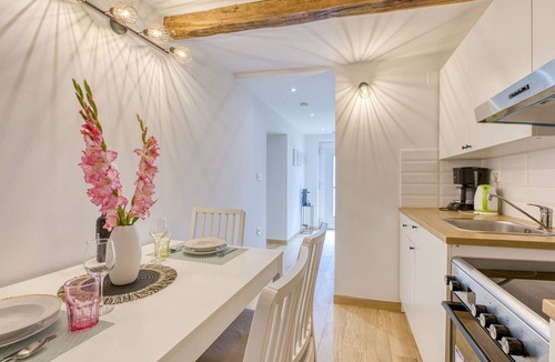 Rukavac Apartment | Lovely apartment for 3 people with WIFI, private pool, A/C, TV and terrace