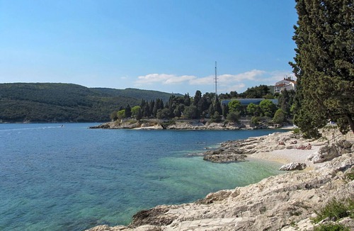 Rabac Apartment | Lovely apartment for 4 people with WIFI, A/C, pool, TV, terrace and pets allowed