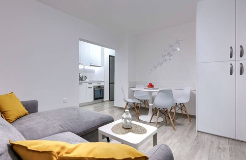 Cervar Porat Apartment | Lovely apartment for 4 people with A/C, WIFI, TV and terrace