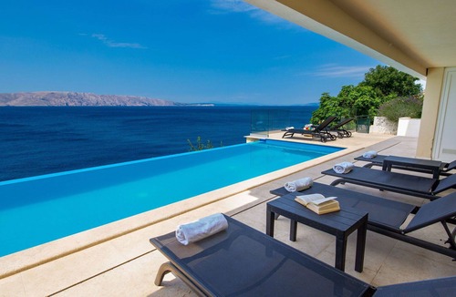 Vratarusa Apartment | Lovely apartment for 5 guests with WIFI, A/C, pool, TV, terrace and pets allowed