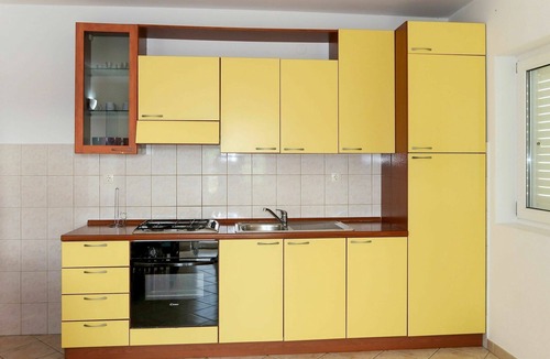 Vrbanj Apartment | Lovely apartment for 5 guests with WIFI, TV, balcony and pets allowed